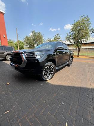 TOYOTA HILUX 2.8 D-4D TURBO DIESEL CD SRX 4X4 AUTOMÁTICO